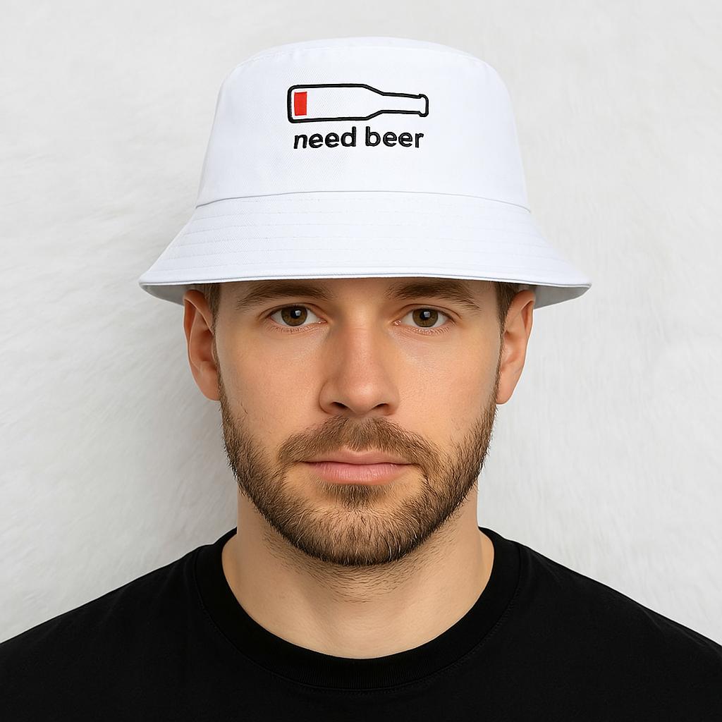 Un homme porte le Bob Bière