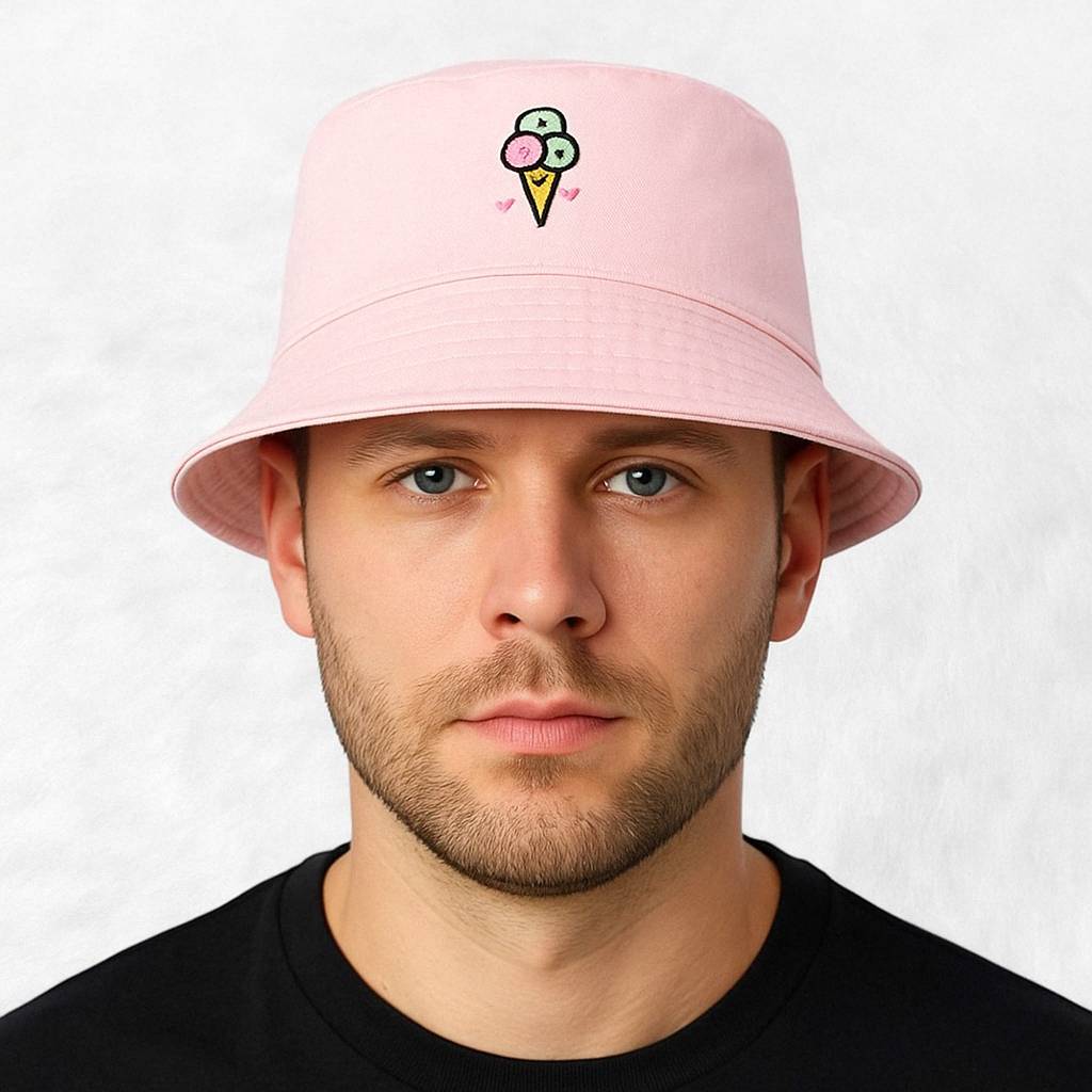 Un homme porte la Bob Glace Réversible