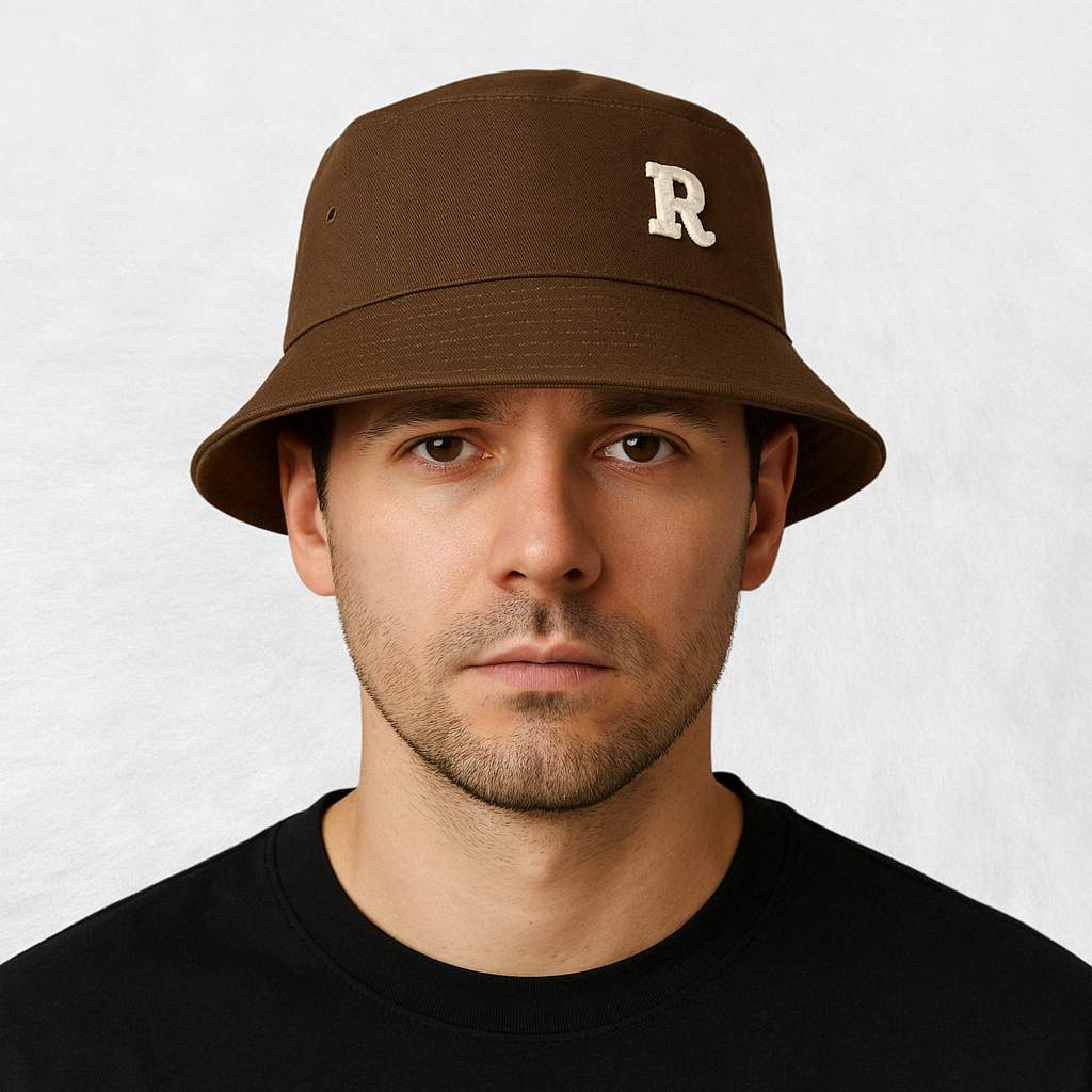 Un homme porte le Bob Golf Homme Marron