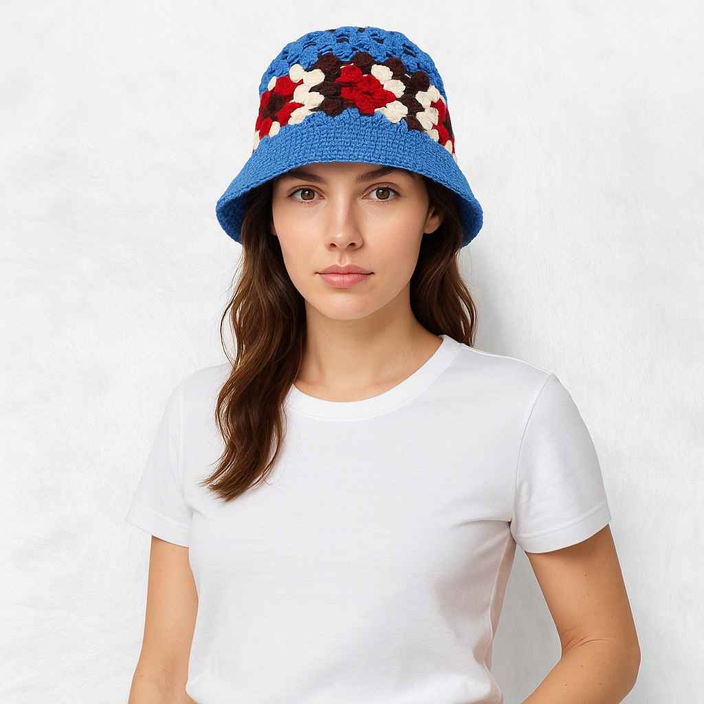 Une femme porte le Bob en Crochet pour Femme