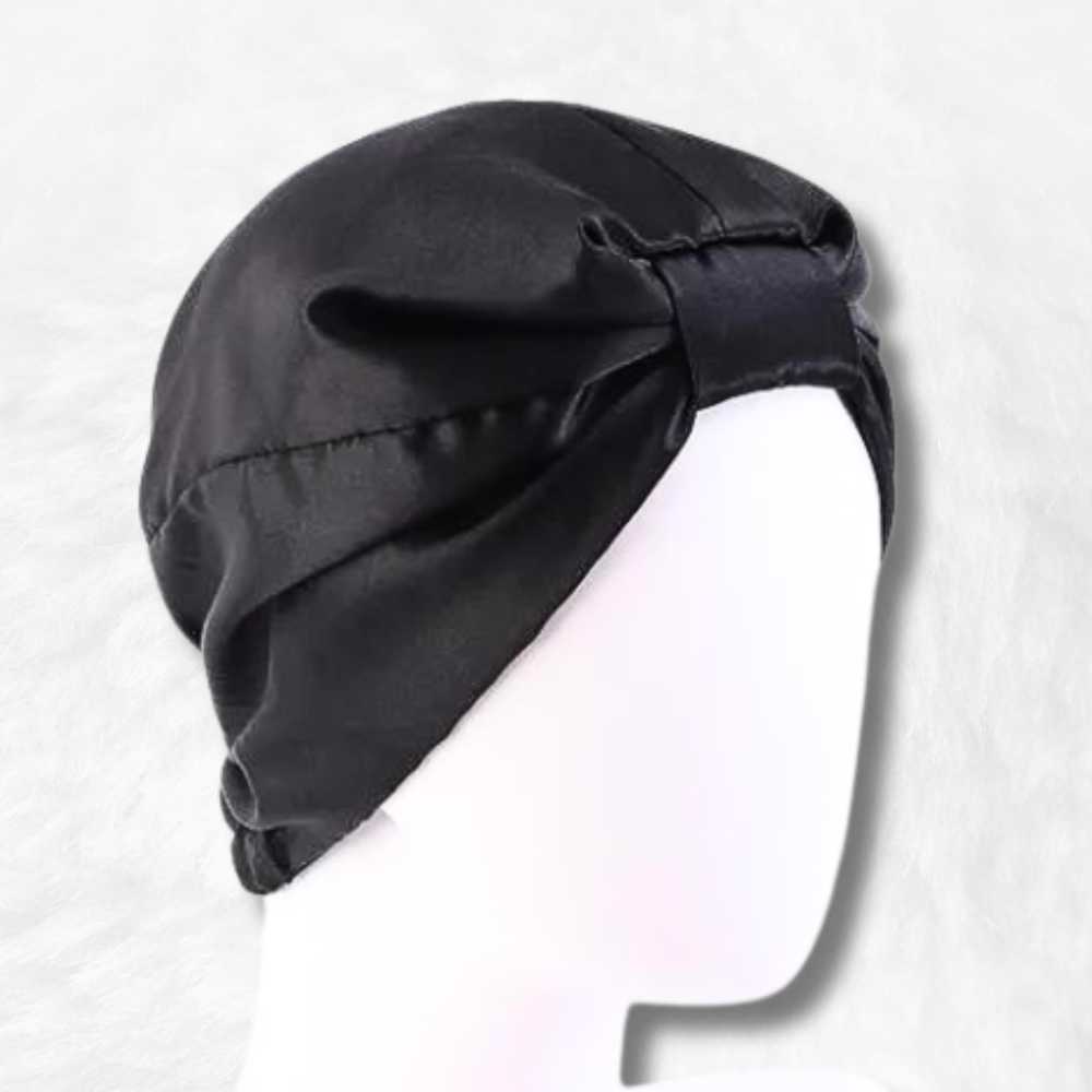 Bonnet en Satin Noir Papillon.