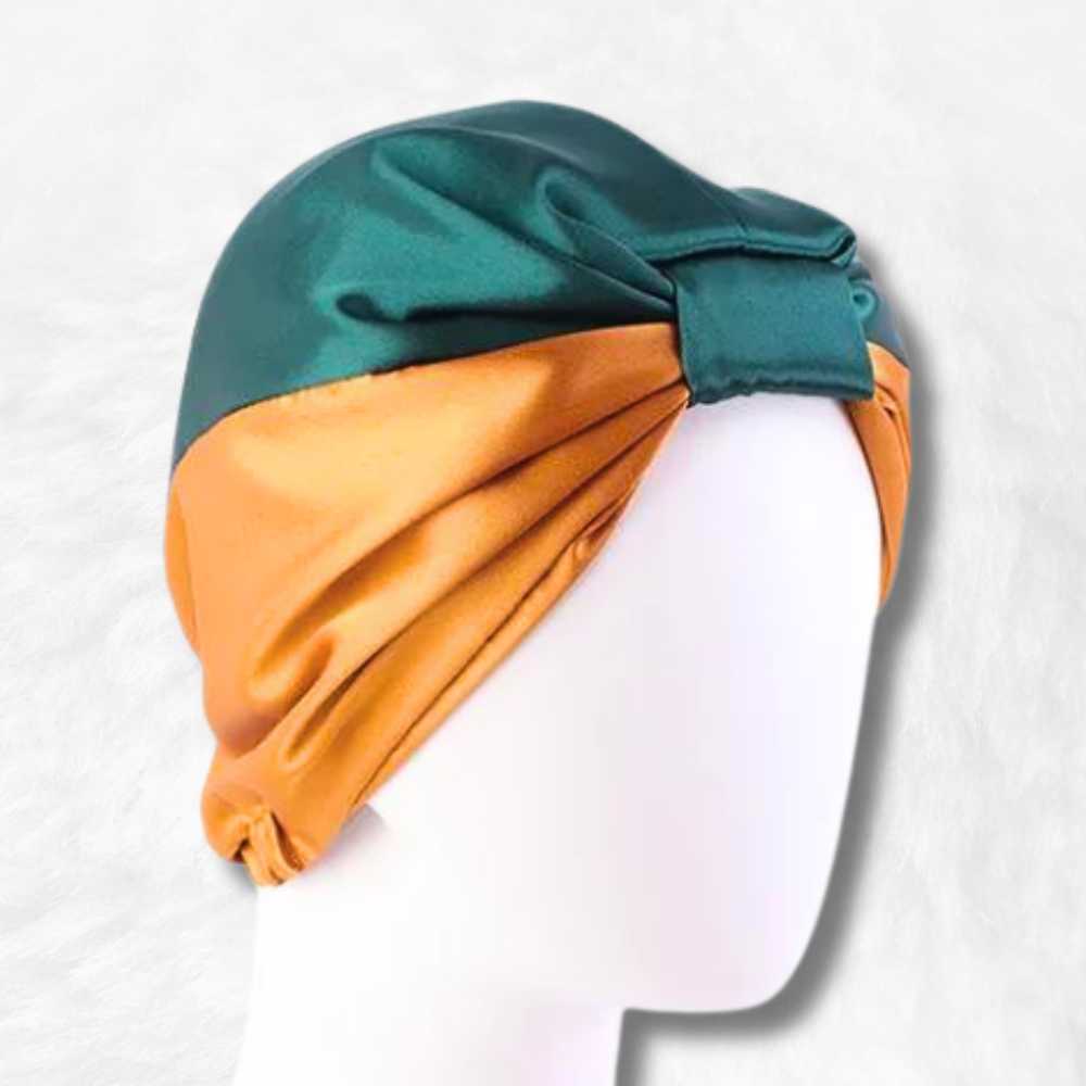 Bonnet en Satin Vert Papillon.