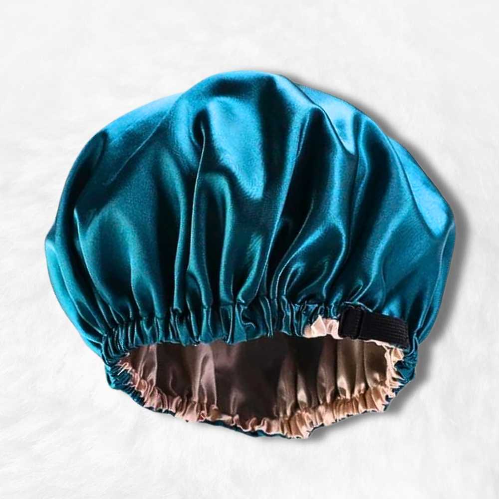 Bonnet en Satin Bleu Réglable .