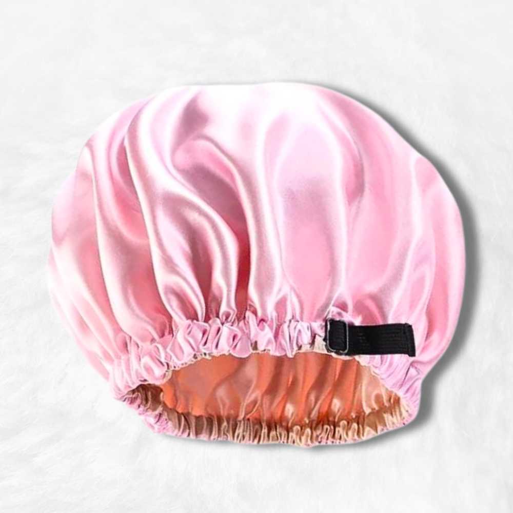 Bonnet en Satin Rose Pale Réglable.