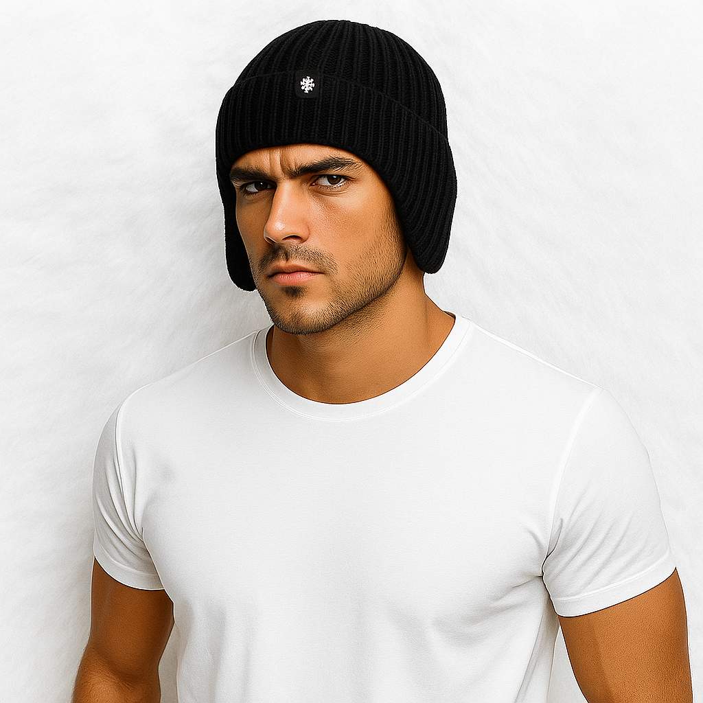 Un homme porte le Cache Oreille d'Hiver Noir