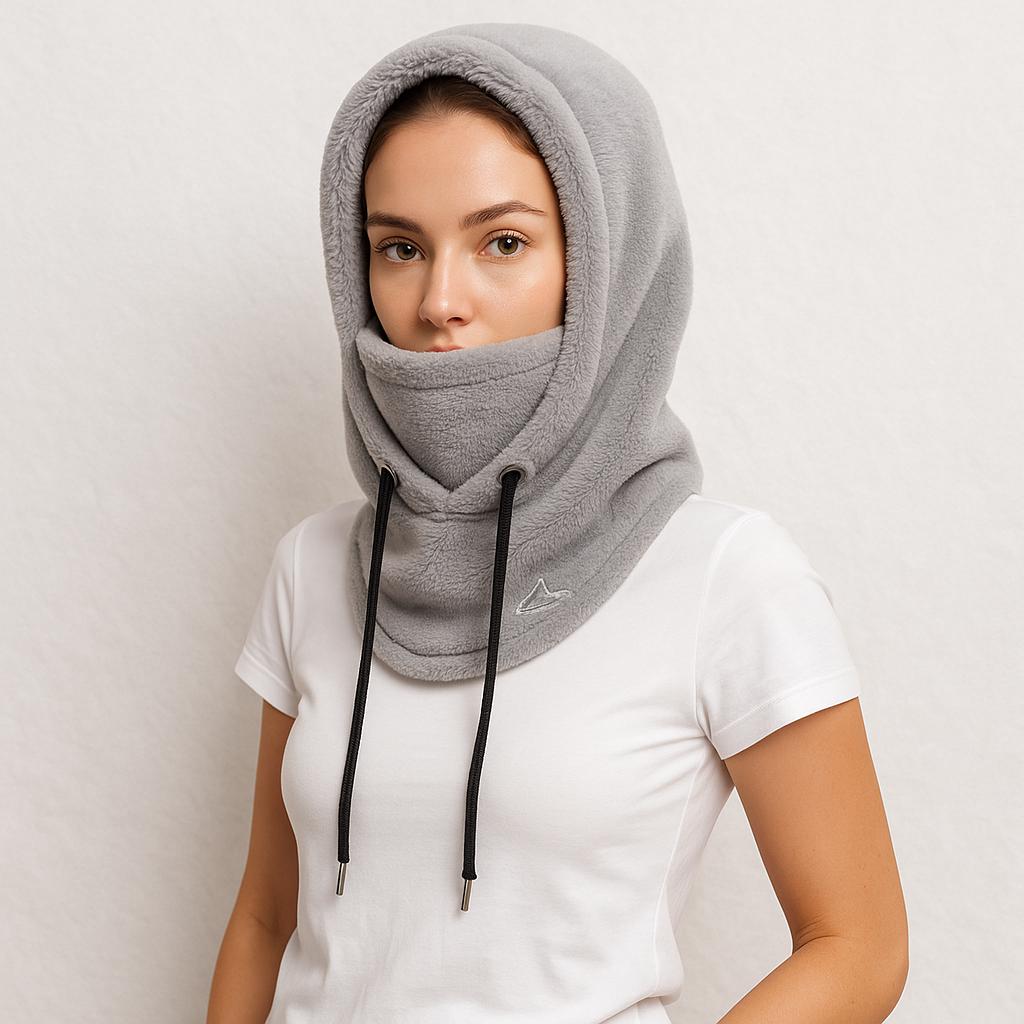 Une femme porte la Cagoule Capuche Grise pour Femme