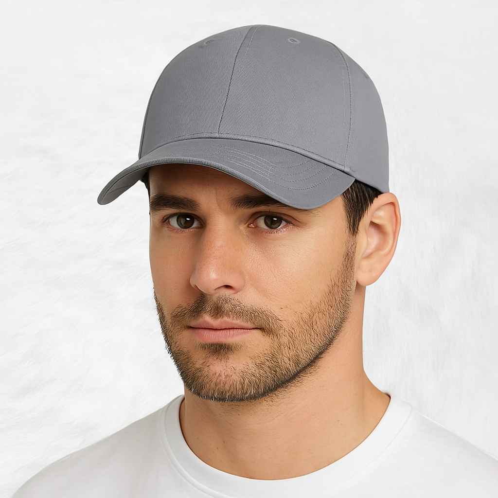 Un homme porte la Casquette Grande Taille grise