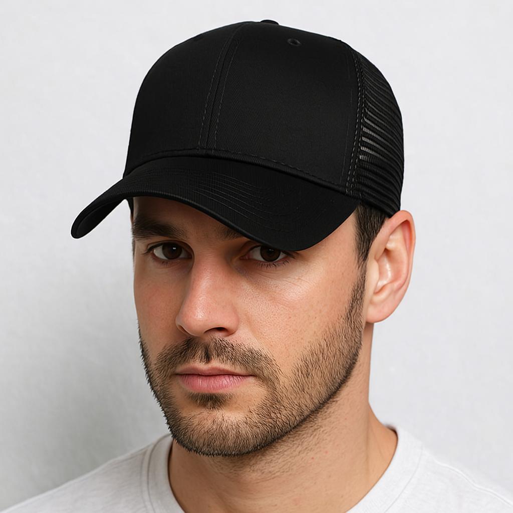 Un homme porte la Casquette Trucker Grande Taille noir