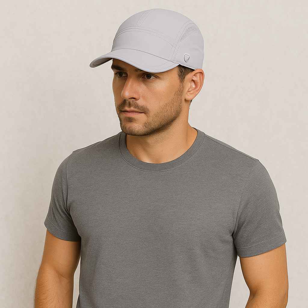 Un homme porte le Casquette Anti UV grise
