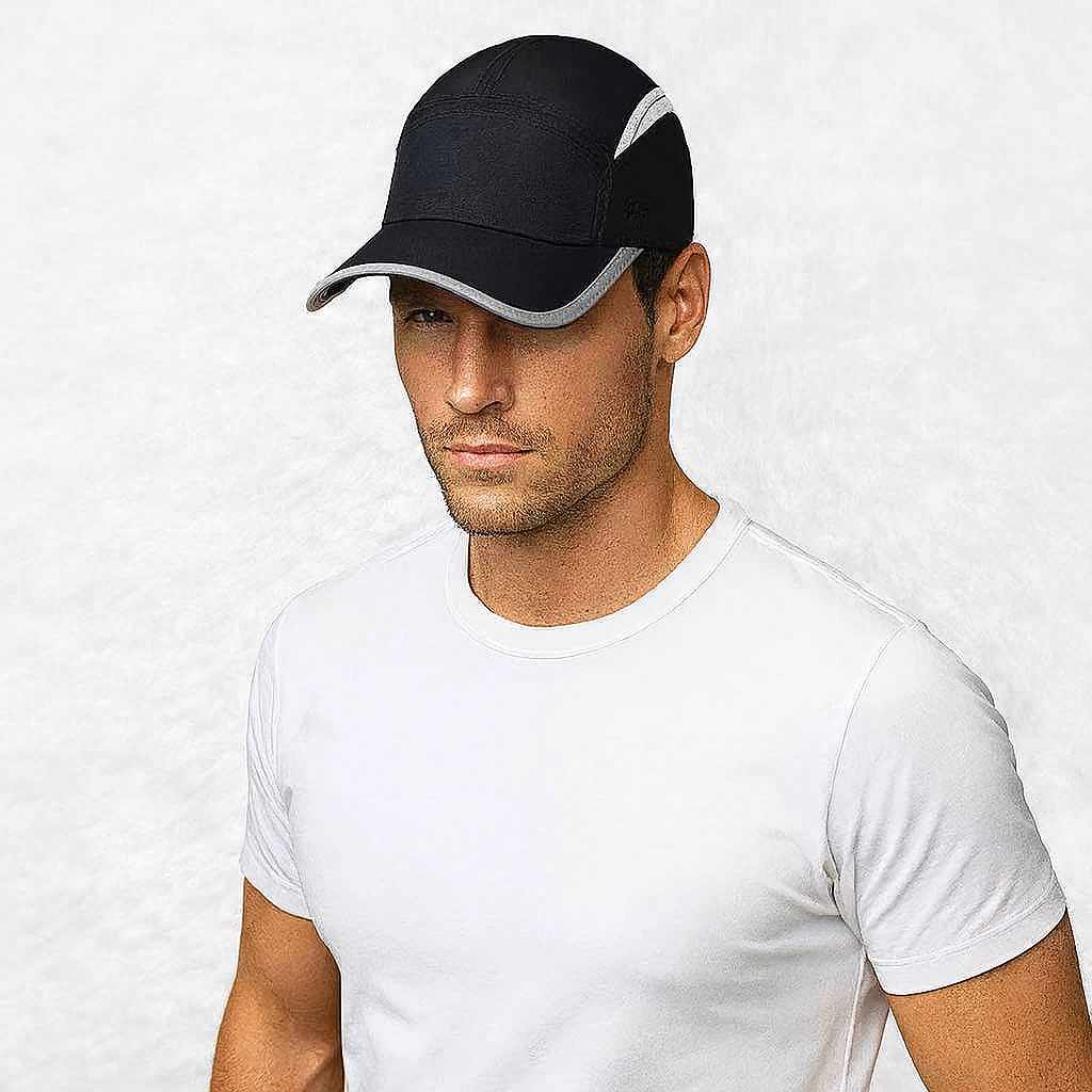Un homme porte la Casquette Anti UV noir