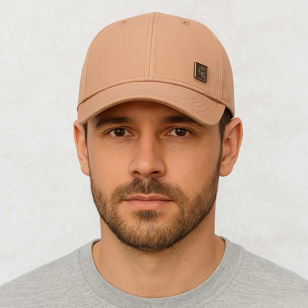 Un homme porte la Casquette Grande Taille homme beige