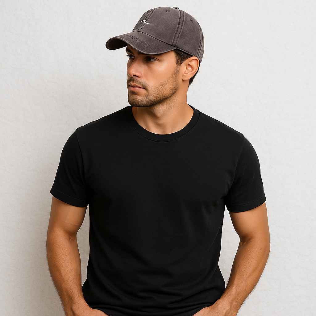 Un homme porte la Casquette Homme Été Marron