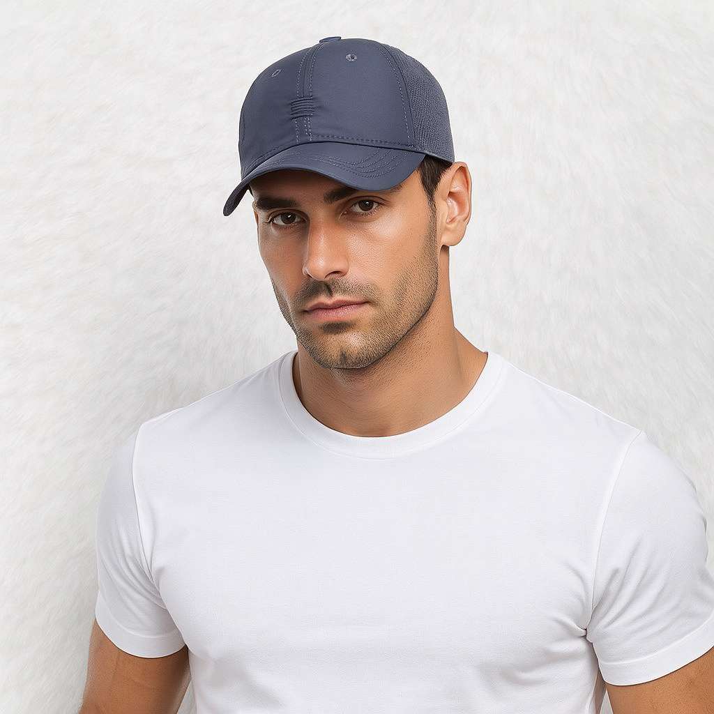 Un homme porte la Casquette Imperméable Homme grise