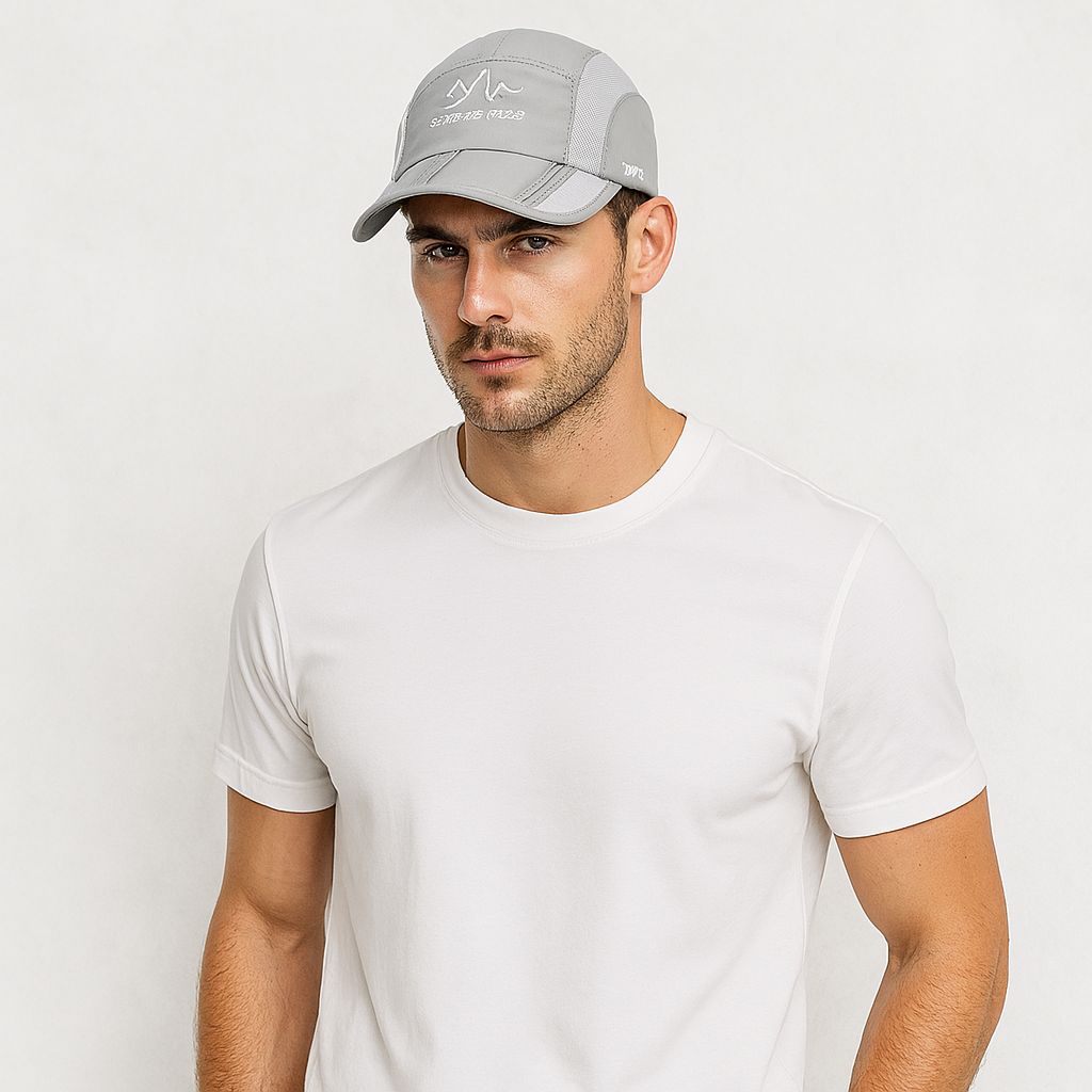 Un homme porte la Casquette Montagne grise