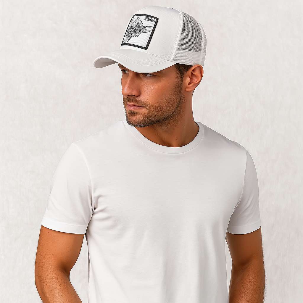 Un homme porte la Casquette Trucker Taureau blanche