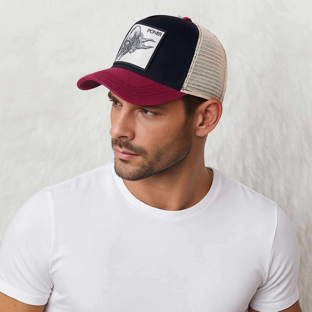 Un homme porte la Casquette Trucker Taureau noir