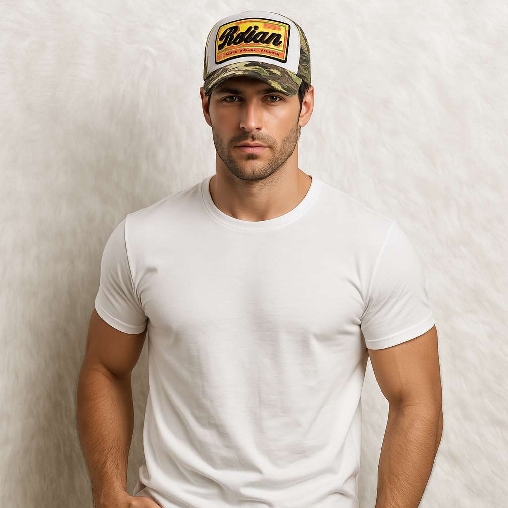 Un homme porte la Casquette Trucker Vintage camouflage