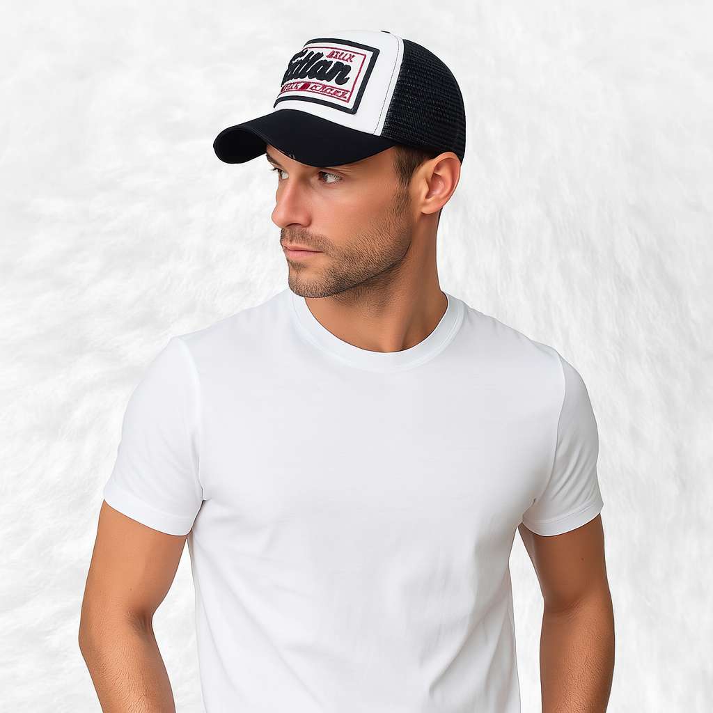 Un homme porte la Casquette Trucker Vintage noir