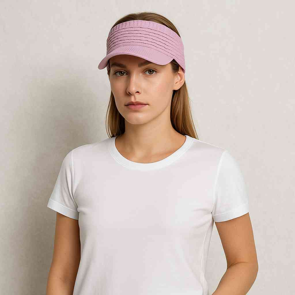 Une femme porte le Visière Femme Rose