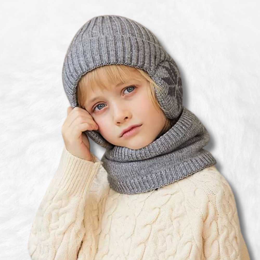 Bonnet avec Écharpe Gris Clair porté par un enfant