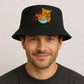 Un homme porte le Bob Chat