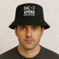 Un homme porte le Bob Humoristique