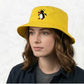 une bob jaune mignon porter par une femme