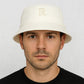 Un homme porte le Bob Golf Blanc