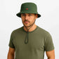 Un homme porte le Bob Running Réglable vert