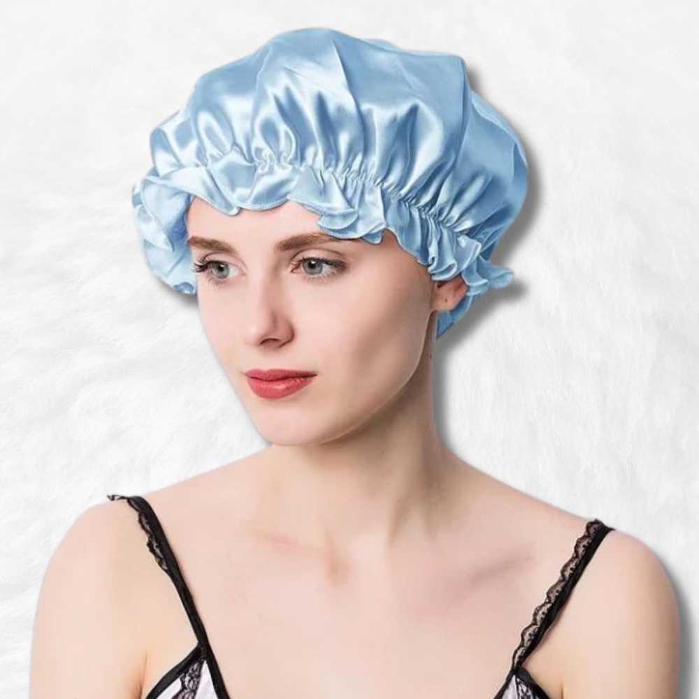 Bonnet en Soie Bleu Ciel Charlotte femme.