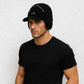 Un homme porte le Bonnet Casquette Skullies Noir