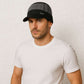 Un homme porte le Bonnet Casquette de Sport noir