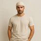 Un homme porte le Bonnet Docker Beige