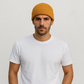 Un homme porte le Bonnet Jaune Moutarde Homme 