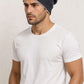 Un homme porte le Bonnet Long Gris Foncé