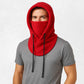 Un homme porte la Cagoule Capuche Rouge