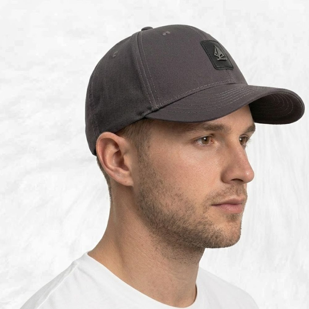 Casquette Grande Taille 65 cm grise porter par un homme