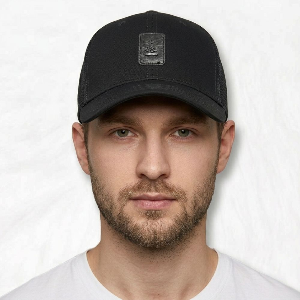 Casquette Grande Taille 65 cm noir porter par un homme
