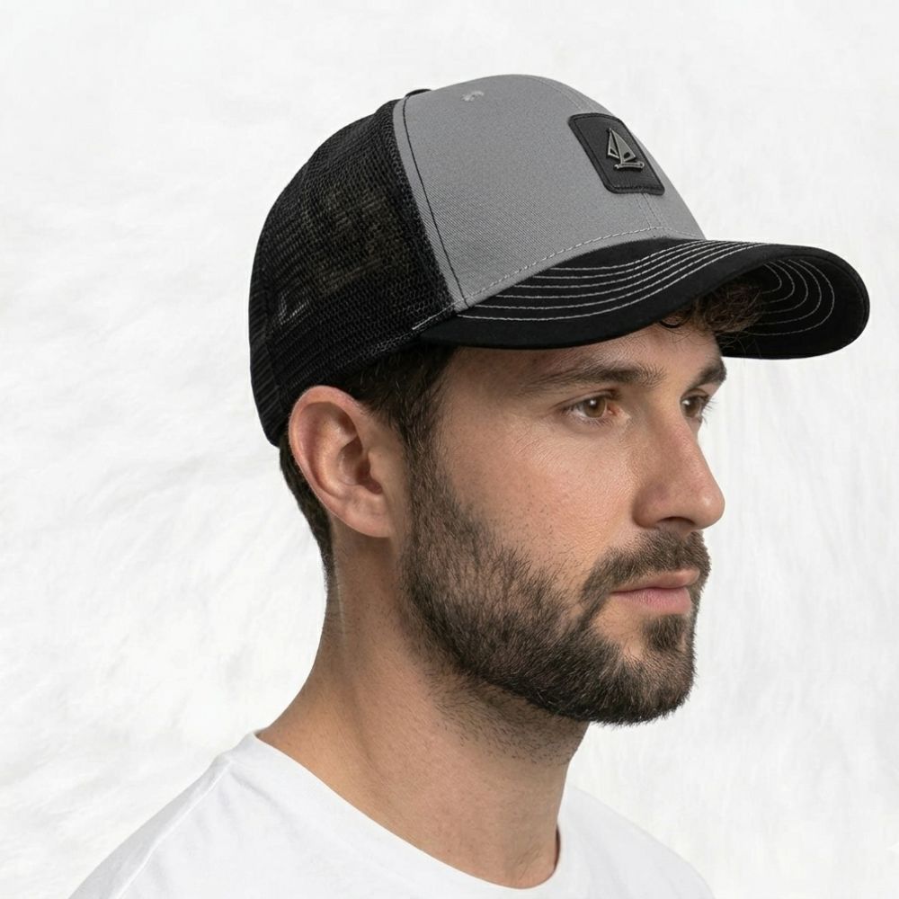 Casquette Trucker Grande Taille 65 cm gris porter par un homme