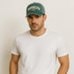 Un homme porte a Casquette Américaine Brooklyn Verte
