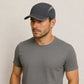 Un homme porte le Casquette Anti UV grise foncé