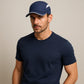 Un homme porte la Casquette Anti UV marine