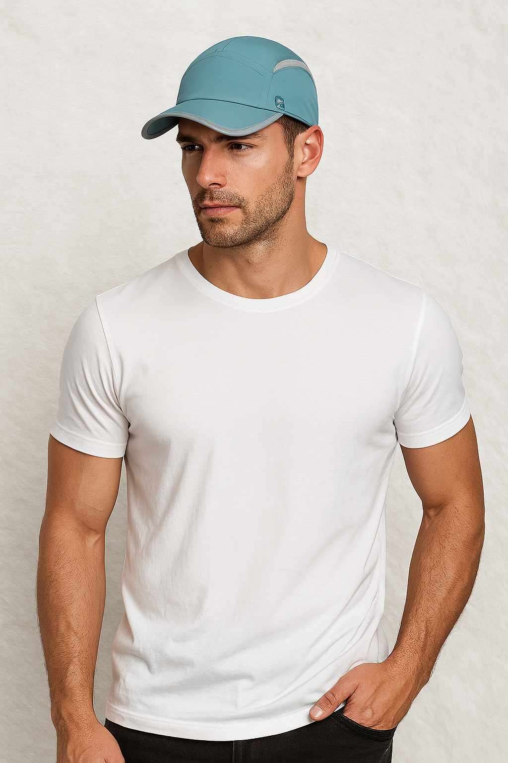 Un homme porte la Casquette Anti UV mineral