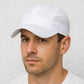 Un homme porte la Casquette Blanche pour Courir
