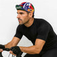 Un homme porte la Casquette Cyclisme Noël
