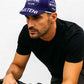 Un homme porte la Casquette Cycliste Molteni Bleu