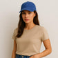 Une femme porte la Casquette Femme Été Bleu 