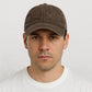 Un homme porte la Casquette Jean Café