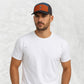 uN HOMME PORTE LA Casquette Minimaliste Orange