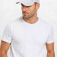 Un homme porte la Casquette Montagne blanche